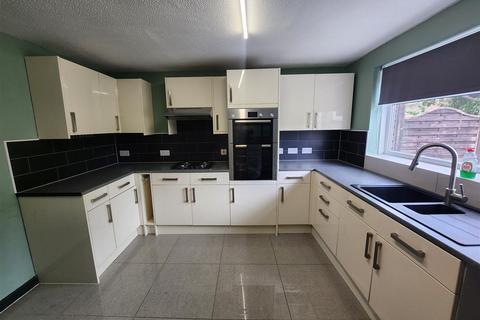 3 bedroom semi-detached house to rent, Holcot Road, Coalway