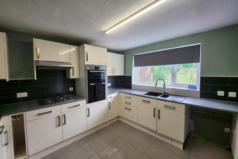 3 bedroom semi-detached house to rent, Holcot Road, Coalway