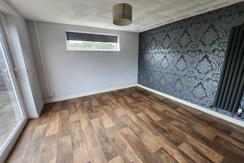 3 bedroom semi-detached house to rent, Holcot Road, Coalway