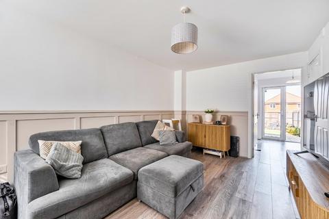 2 bedroom end of terrace house for sale, Central Boulevard, Aylesham, Canterbury, Kent, CT3