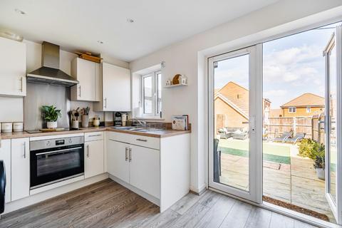 2 bedroom end of terrace house for sale, Central Boulevard, Aylesham, Canterbury, Kent, CT3
