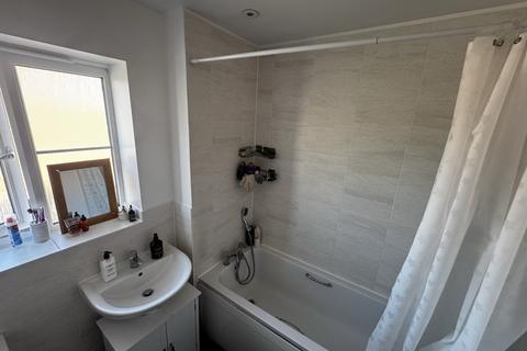2 bedroom semi-detached house to rent, Turnberry Drive, Corby