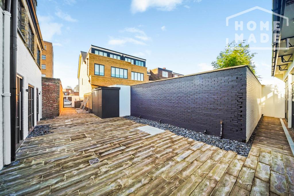 House in London - View 2