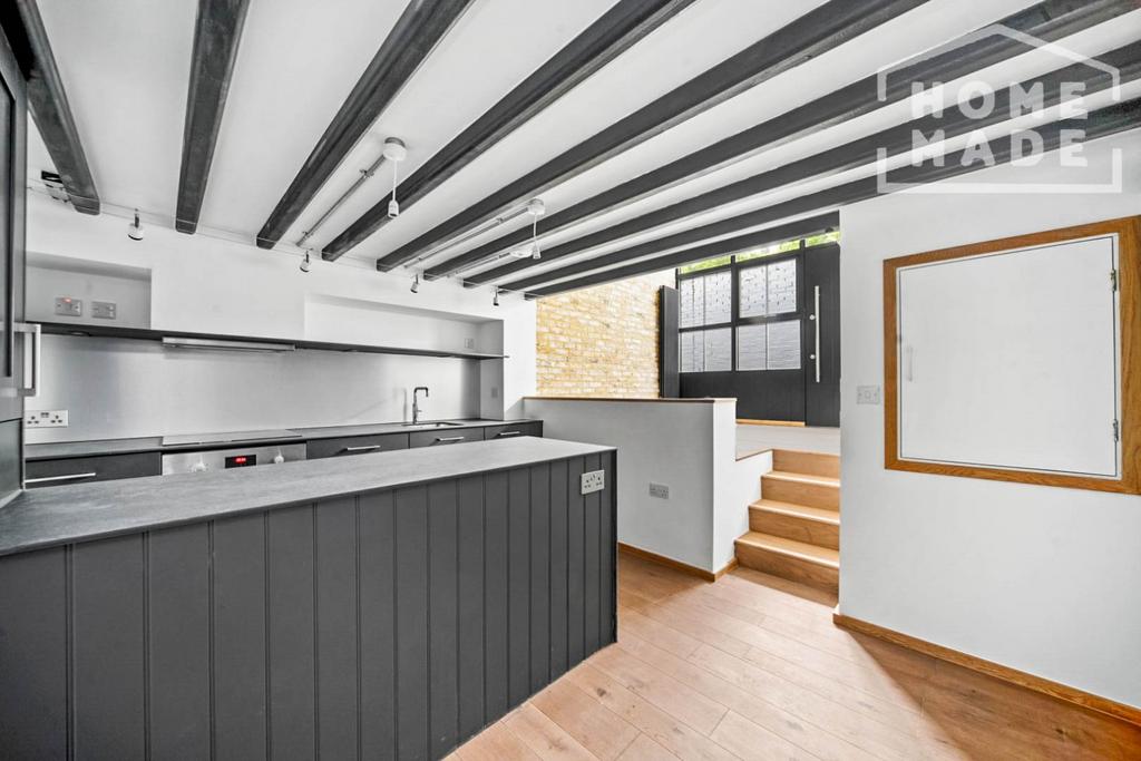 House in London - View 5