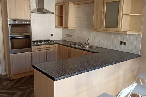 3 bedroom townhouse to rent, Old Tolbooth Wynd, Edinburgh, EH8