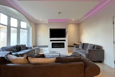 4 bedroom detached house to rent, Warbreck Hill Road, Blackpool