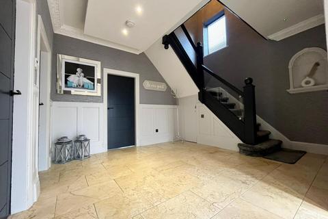 4 bedroom detached house to rent, Warbreck Hill Road, Blackpool