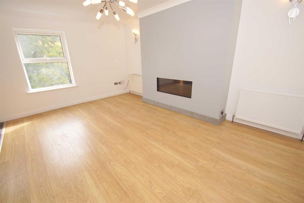 House in Leeds, West Yorkshire - View 2