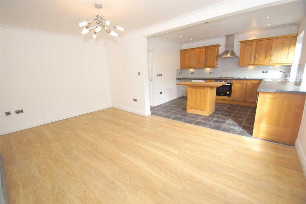 House in Leeds, West Yorkshire - View 3