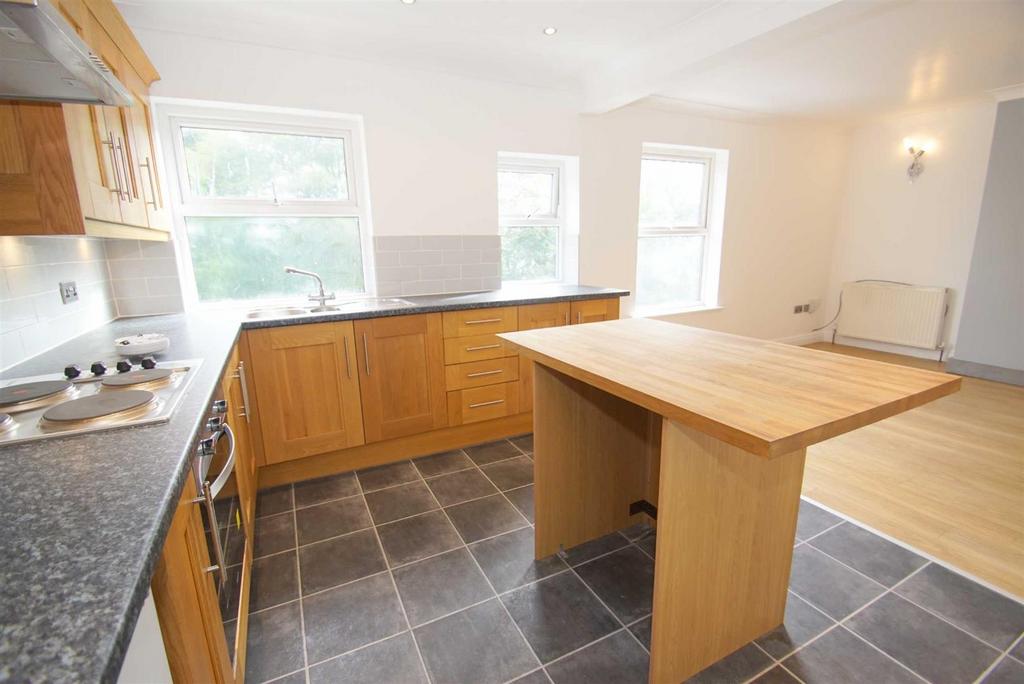 House in Leeds, West Yorkshire - View 4