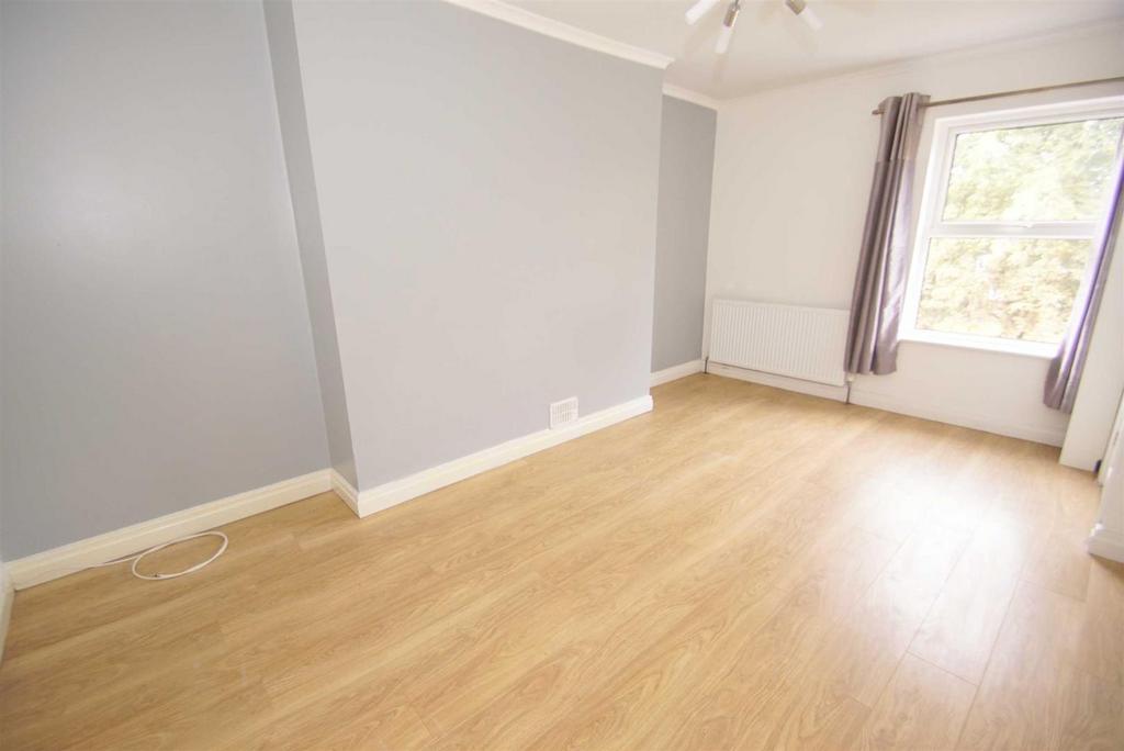 House in Leeds, West Yorkshire - View 5