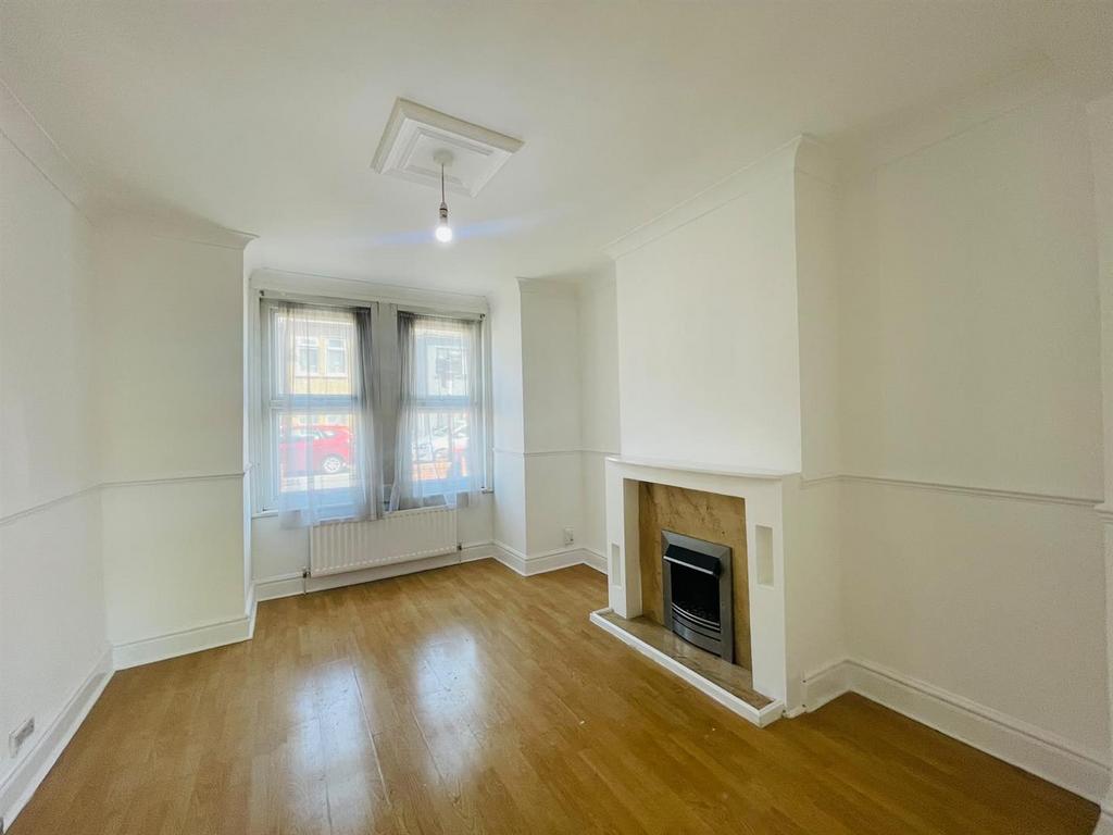 House in London - View 2