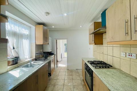 3 bedroom terraced house to rent, Fulbourne Road, London E17