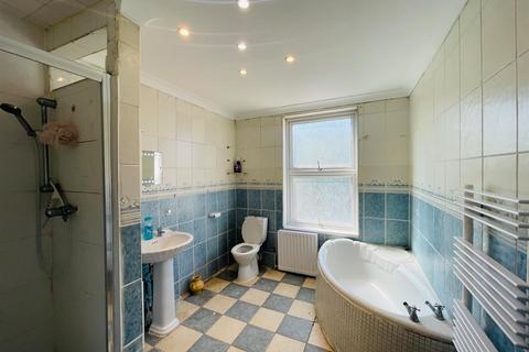 3 bedroom terraced house to rent, Fulbourne Road, London E17