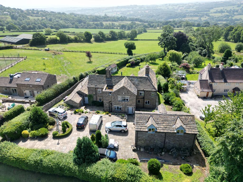 House in Holmesfield - View 3