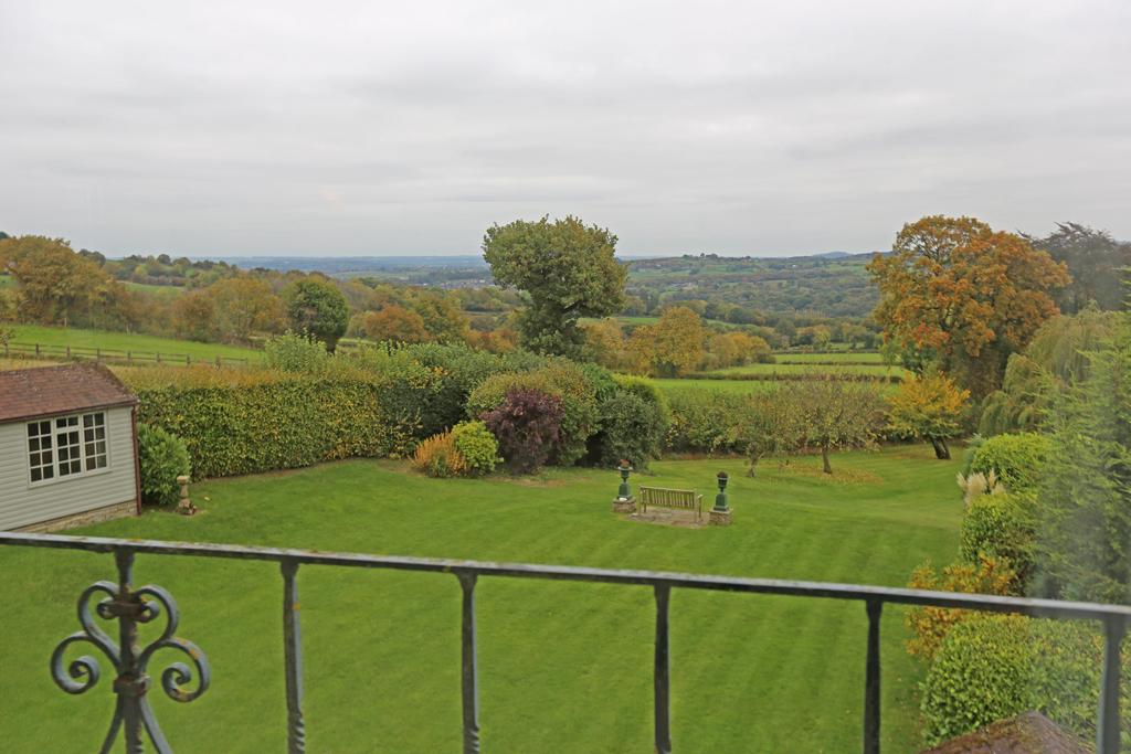 House in Holmesfield - View 5