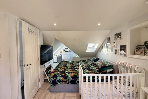 4 bedroom semi-detached house for sale, Bastion Road, London, SE2