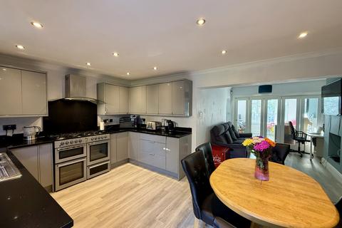 4 bedroom semi-detached house for sale, Bastion Road, London, SE2
