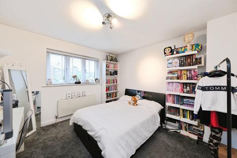 4 bedroom semi-detached house for sale, Spinney Road, Ilkeston DE7