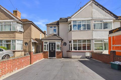 4 bedroom end of terrace house for sale, Cravan Avenue, Feltham, Middlesex, TW13