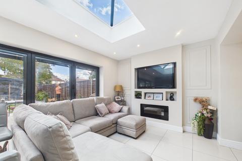 4 bedroom end of terrace house for sale, Cravan Avenue, Feltham, Middlesex, TW13