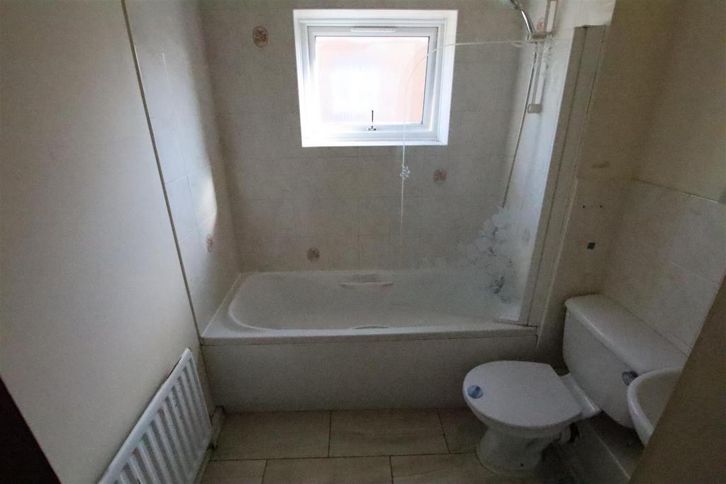 House in Erith - More