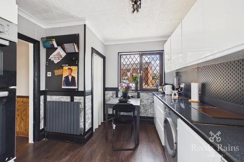 3 bedroom semi-detached house for sale, Winthorpe Avenue, Wakefield WF3