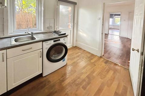 2 bedroom flat to rent, Richville Road, Hampshire SO16