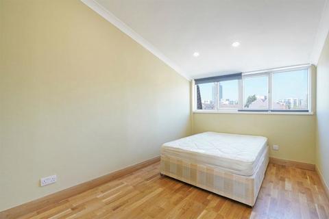 3 bedroom maisonette for sale, Distillery Walk, Brentford