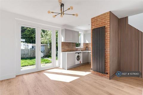 3 bed terraced house for rent in Hillcrest Road, London, BR1