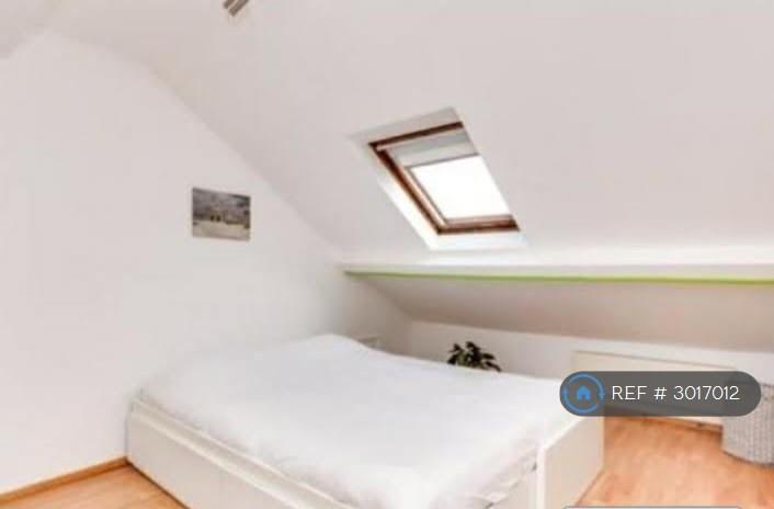 Apartment in Brighton - View 5
