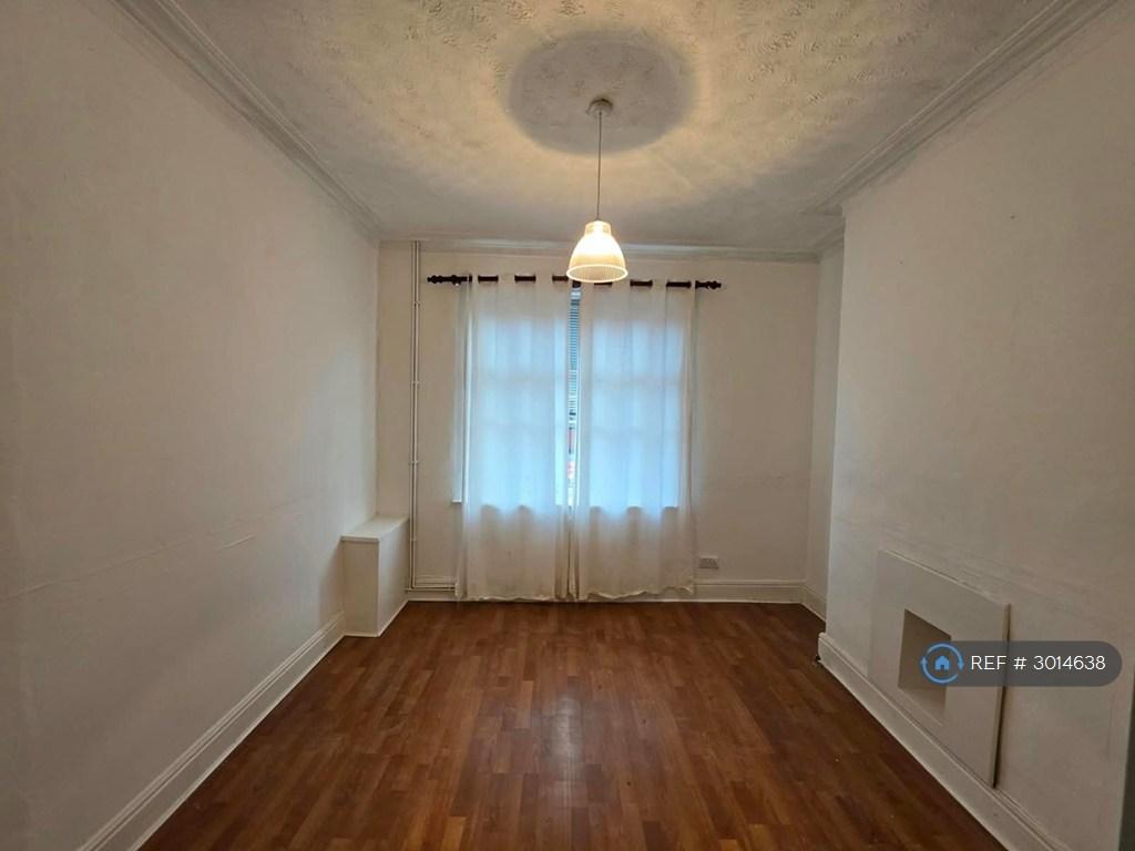 House in Salford - View 2