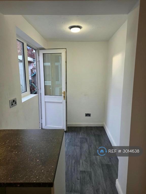 House in Salford - View 4
