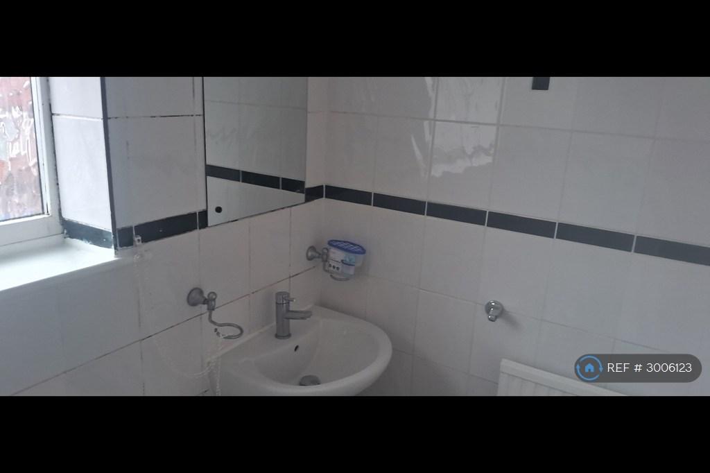 House in Droylsden, Manchester - More