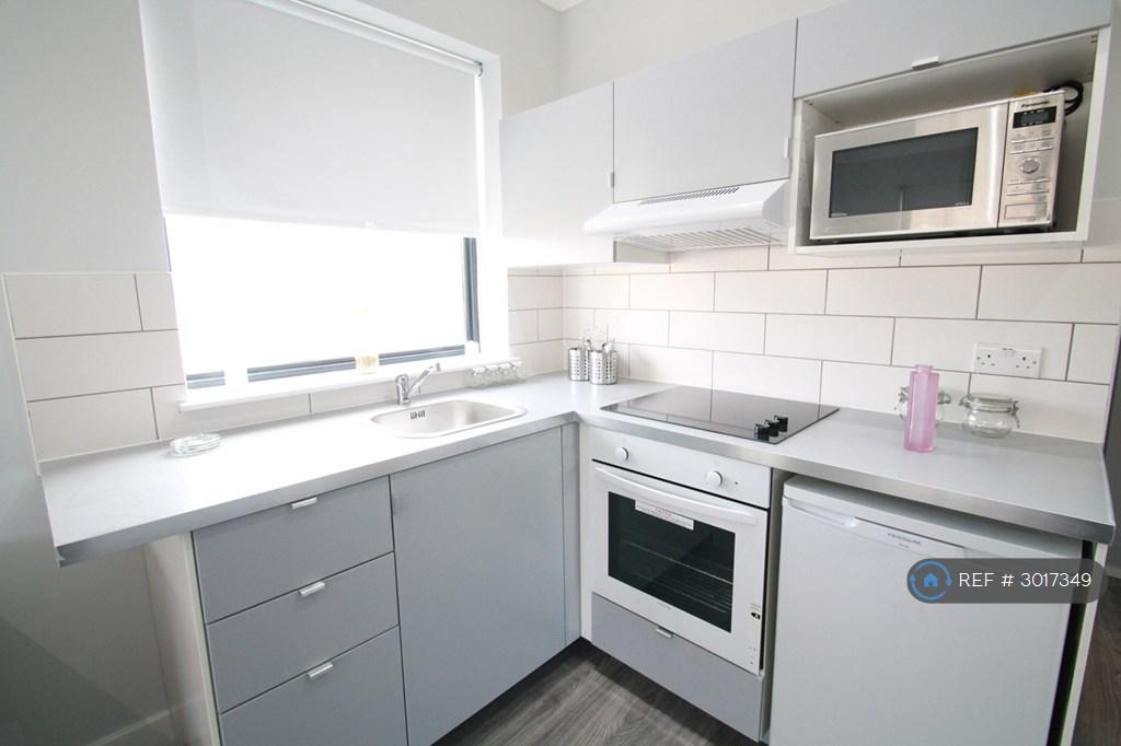 Apartment in Edgware - View 3