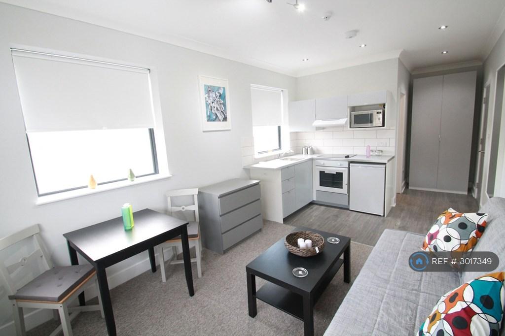 Apartment in Edgware - View 4