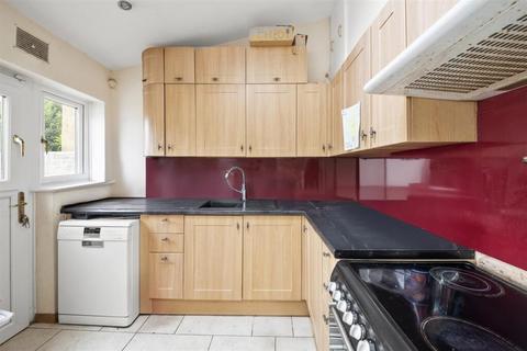 4 bedroom end of terrace house for sale, Selan Gardens, Hayes, UB4 0EA