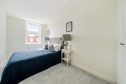 2 bedroom flat for sale, Replingham Road, Southfields, London, SW18
