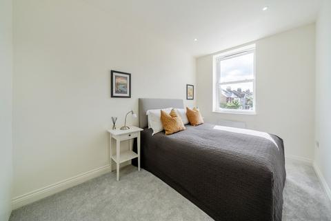 2 bedroom flat for sale, Replingham Road, Southfields, London, SW18