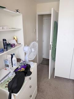 4 bedroom house share to rent, Clare Rd, London, TW19