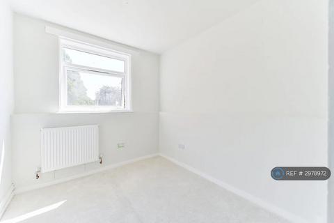 3 bedroom flat to rent, St Augustines Avenue, South Croydon, CR2