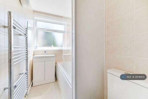 3 bedroom flat to rent, St Augustines Avenue, South Croydon, CR2