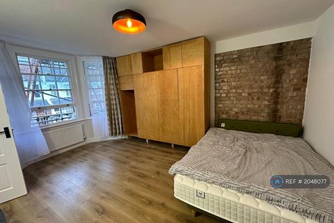 1 bedroom in a house share to rent, Maryland Road, London, N22