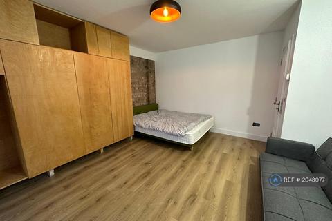 1 bedroom in a house share to rent, Maryland Road, London, N22