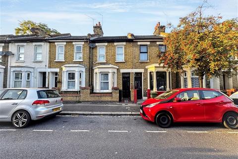 3 bedroom house to rent, White Road, Stratford