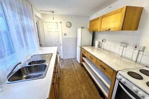 3 bedroom house to rent, White Road, Stratford
