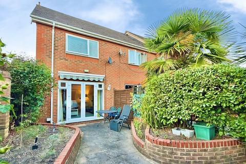 2 bedroom end of terrace house for sale, Selwyn Close, Windsor, Berkshire