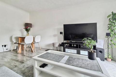 2 bedroom end of terrace house for sale, Selwyn Close, Windsor, Berkshire