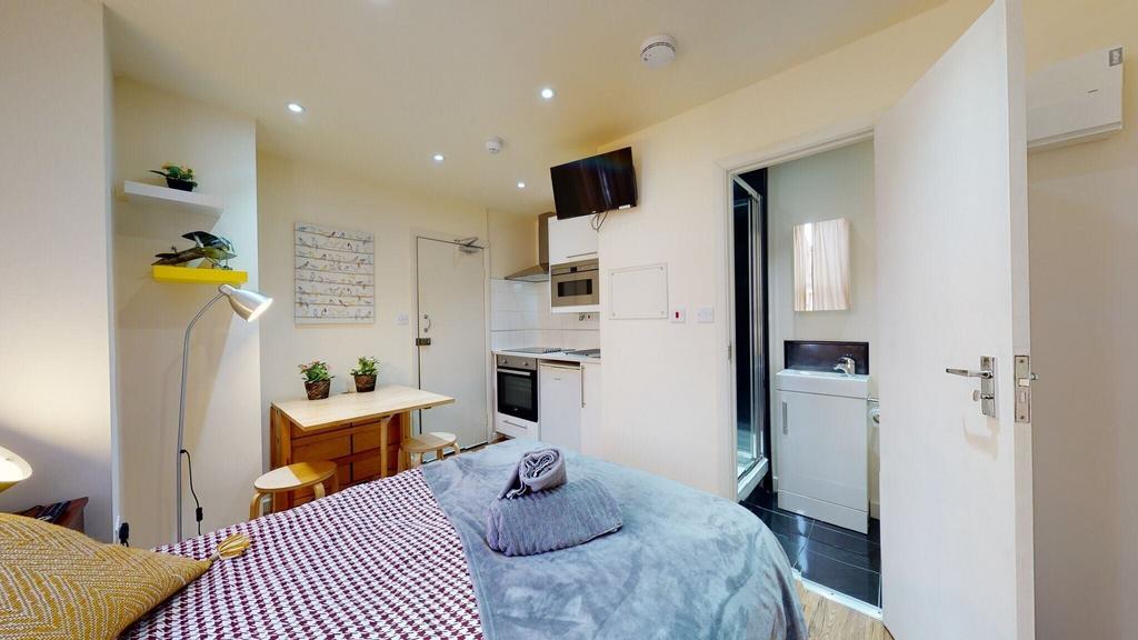 Apartment in London - View 5