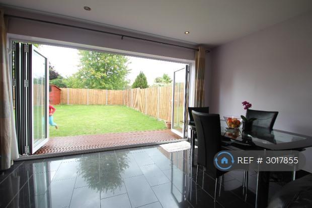 House in Uxbridge - View 2